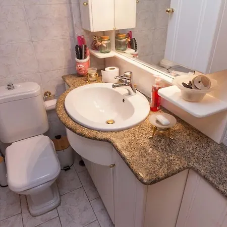 Chrisoupoli Cheerful 2 Bd With Balcony